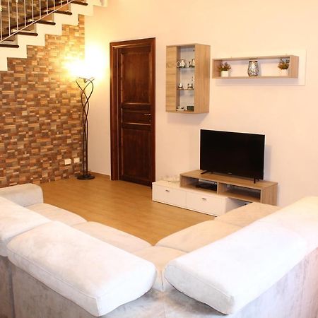 Villa Marchele คารินิ ภายนอก รูปภาพ