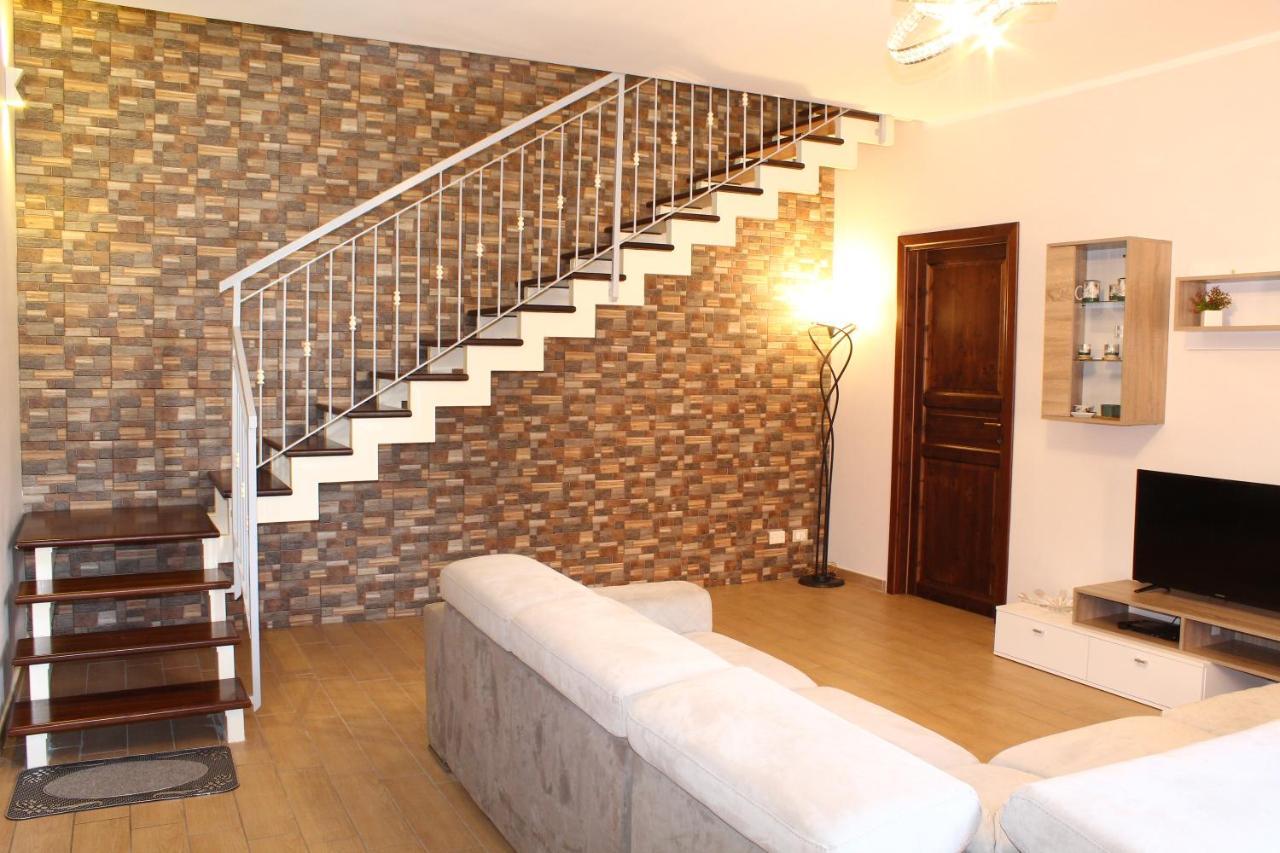 Villa Marchele คารินิ ภายนอก รูปภาพ