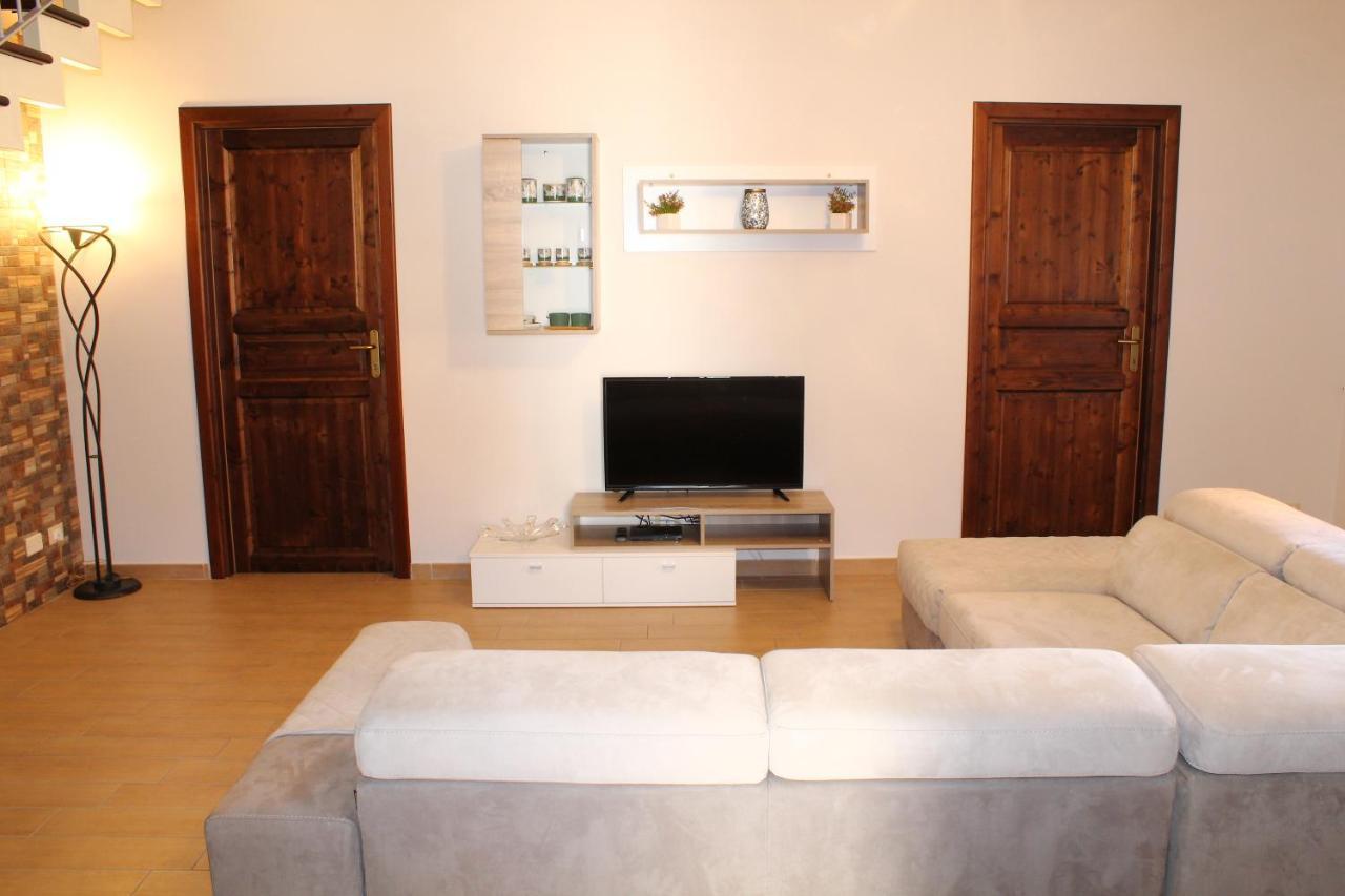 Villa Marchele คารินิ ภายนอก รูปภาพ